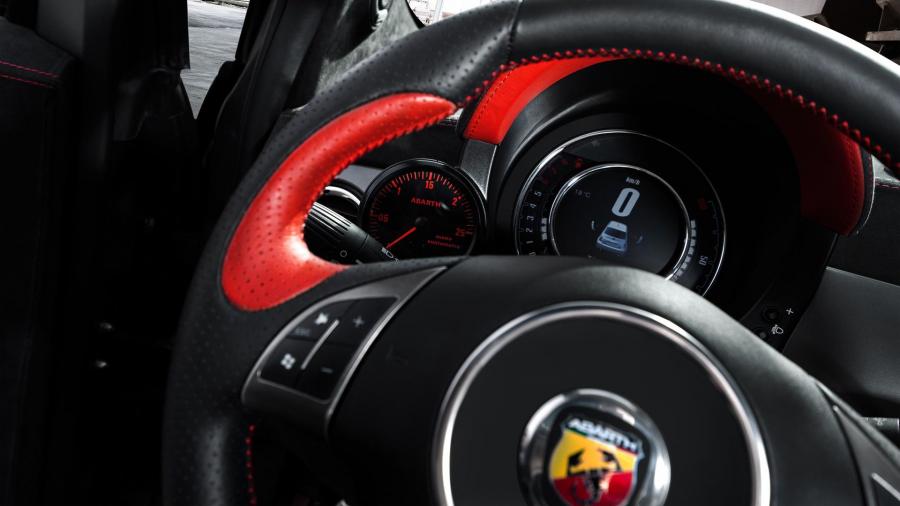 Панель приборов Fiat 500 Abarth by Pogea Racing 2017 года  (фото 17 из 25)